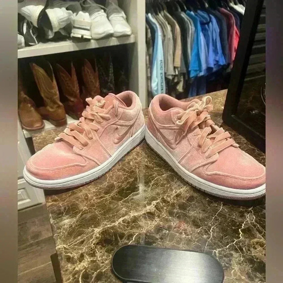Nike Air Jordon 1 Low Low SE Pink Velvet/White- Size 7.5 - Picture 7 of 10